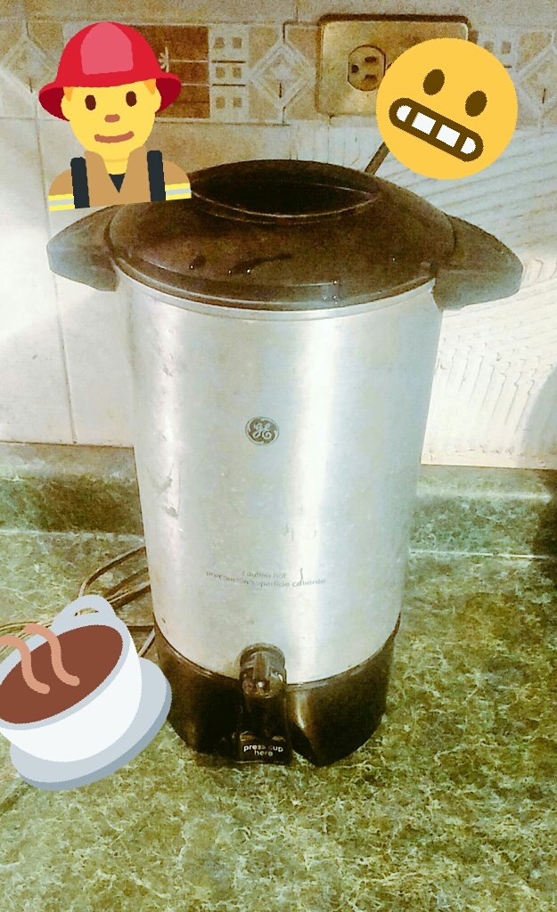 jesusjfierro's tweet photo. 30 tazas de cafe #ElVaquero☕  suficientes para el turno 🚒 puede ser una noche larga hoy @DGuerrerot 
#BomberoHMO #SectorCentro #GuardiaA https://t.co/jlJlFBBTN4