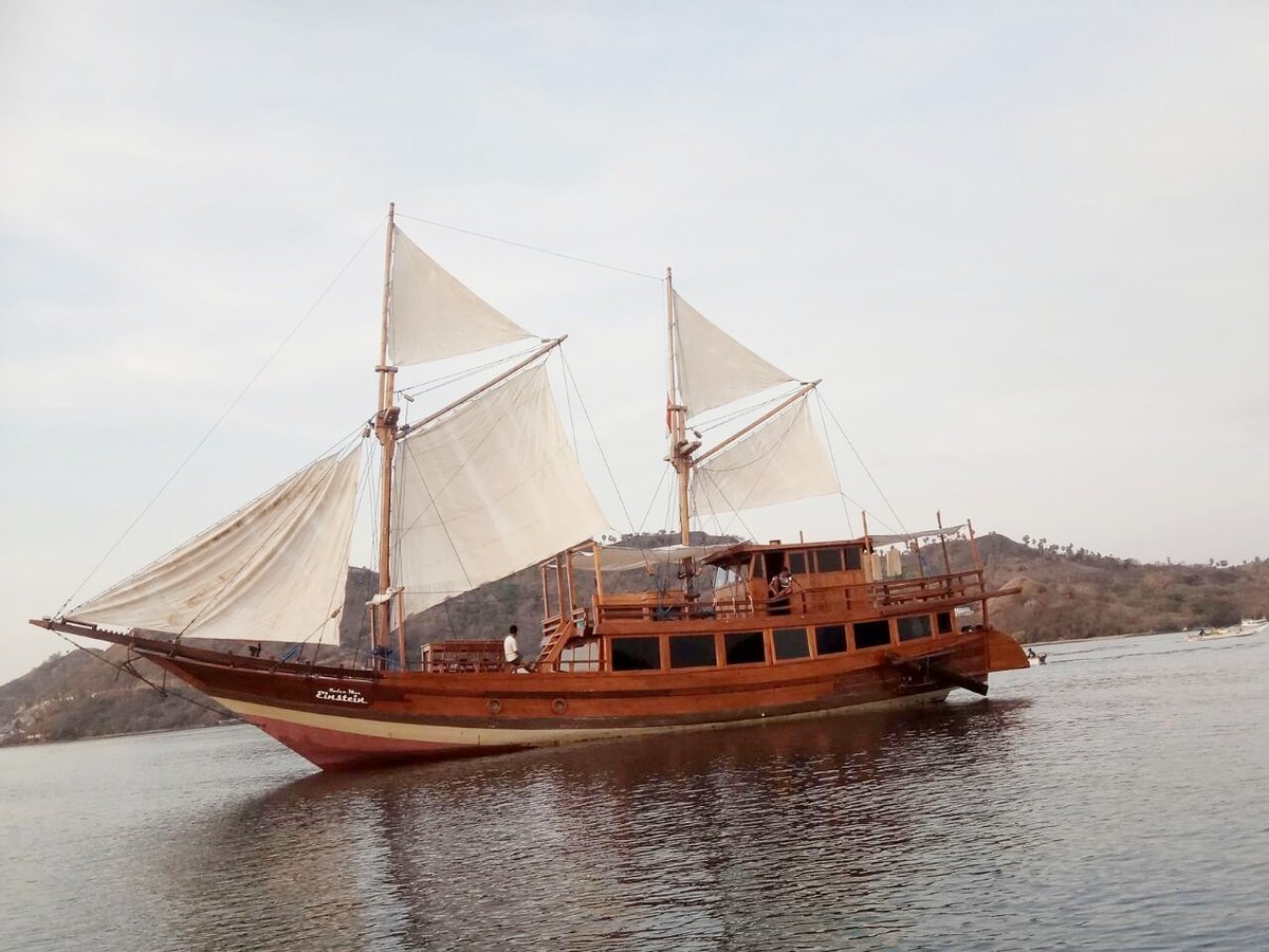 komodo_boat's tweet photo. PHINISI RADEN MAS
MAKSIMAL 7 ORANG
PHINISI LUXURY KOMODO
LIVE ON BOARD KOMODO
PINISHI CHARTER SAILING TRIP KOMODO
PRIVATE CHARTER SAILING TRIP KOMODO
FASILITAS:
3 CABIN AC
TOILET
AIR PANAS
MEJA MAKAN
KURSI SANTAI
LIFE JACKET
P3K
RESTAURANT
BOKING
TELPON/WHATSAP.082340604460 https://t.co/yGMWaEol7i
