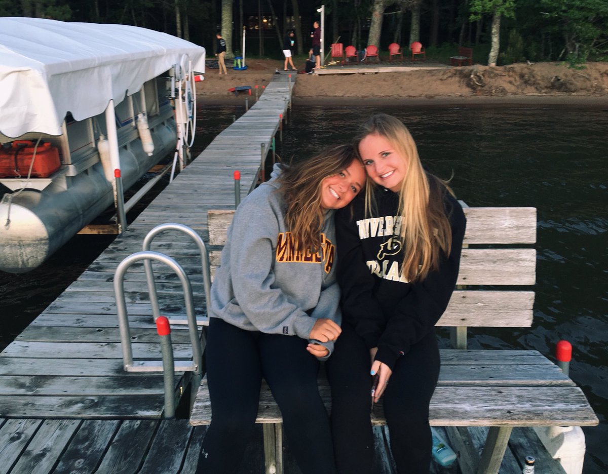 mariahfenwick24's tweet photo. happy birthday to my best friend😚 so glad i got to celebrate with you🍾 love you soo much💗 @EmmaKansas https://t.co/Ek7NWzVOmY