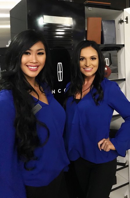 Spent turkey day at the AT&amp;T Stadium 🏈💙 https://t.co/XlAXvPmhxC