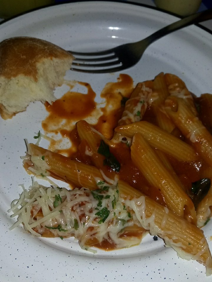 johasvoltersvik's tweet photo. Tan pendejo como dar un bocado a pasta recién horneada #MeQueme https://t.co/GwTZW49VP2