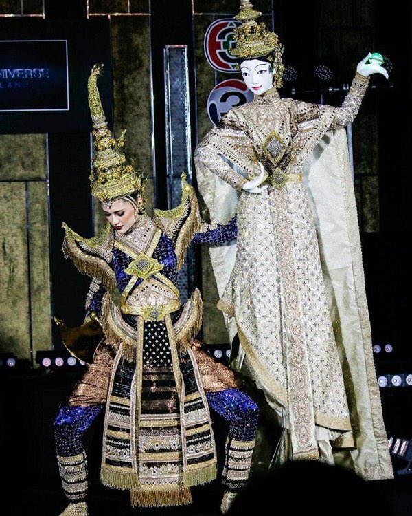 IamAngyvesvely's tweet photo. ไหนอากาเซตื่นยังมารีให้พี่หน่อยเดี๋ยวแจกเดอะสตาร์ปกกัซ 1 เล่ม #MissUniverse #THAILAND https://t.co/i6VVCXsrn9