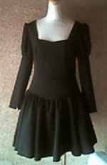 服の作り方と型紙うさこの洋裁工房 かこみ製図で服を作ってみたいという方 ローウエストのギャザーワンピースのページがあります 自動計算つきで自分サイズに近い数字を出力してくれます T Co Rra6hwyqvj