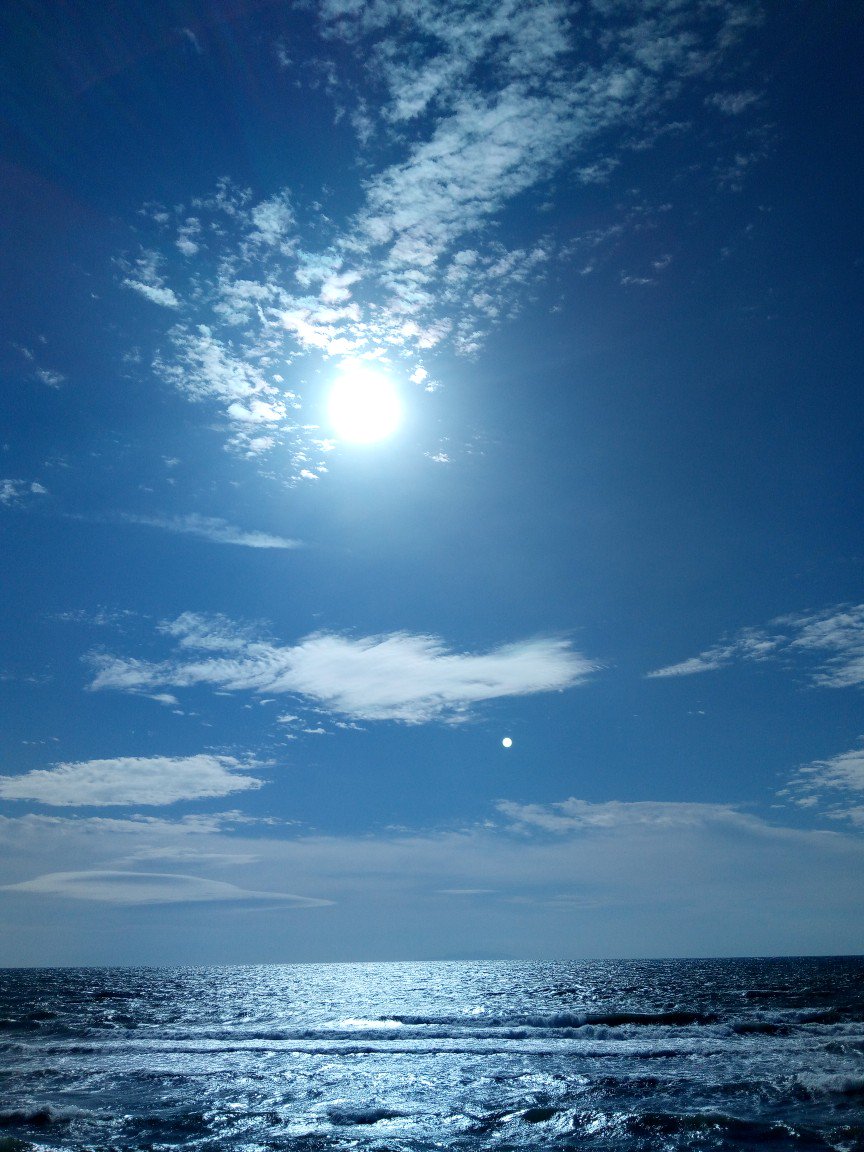 at_LeafCafe's tweet photo. 風がやや強めの鎌倉七里ヶ浜ですが、七里ガ浜フリーマーケットは本日15時まで開催中です(^^)v　店内に良さげな小物を物色中(◎o◎)
#七里ヶ浜　#鎌倉　#江ノ電 #ガハーマ #フリマ #kamakura #leafcafe #beach #가마쿠라 #surf #镰仓 #七里ガ浜 #japan https://t.co/W3Zzui7ES3