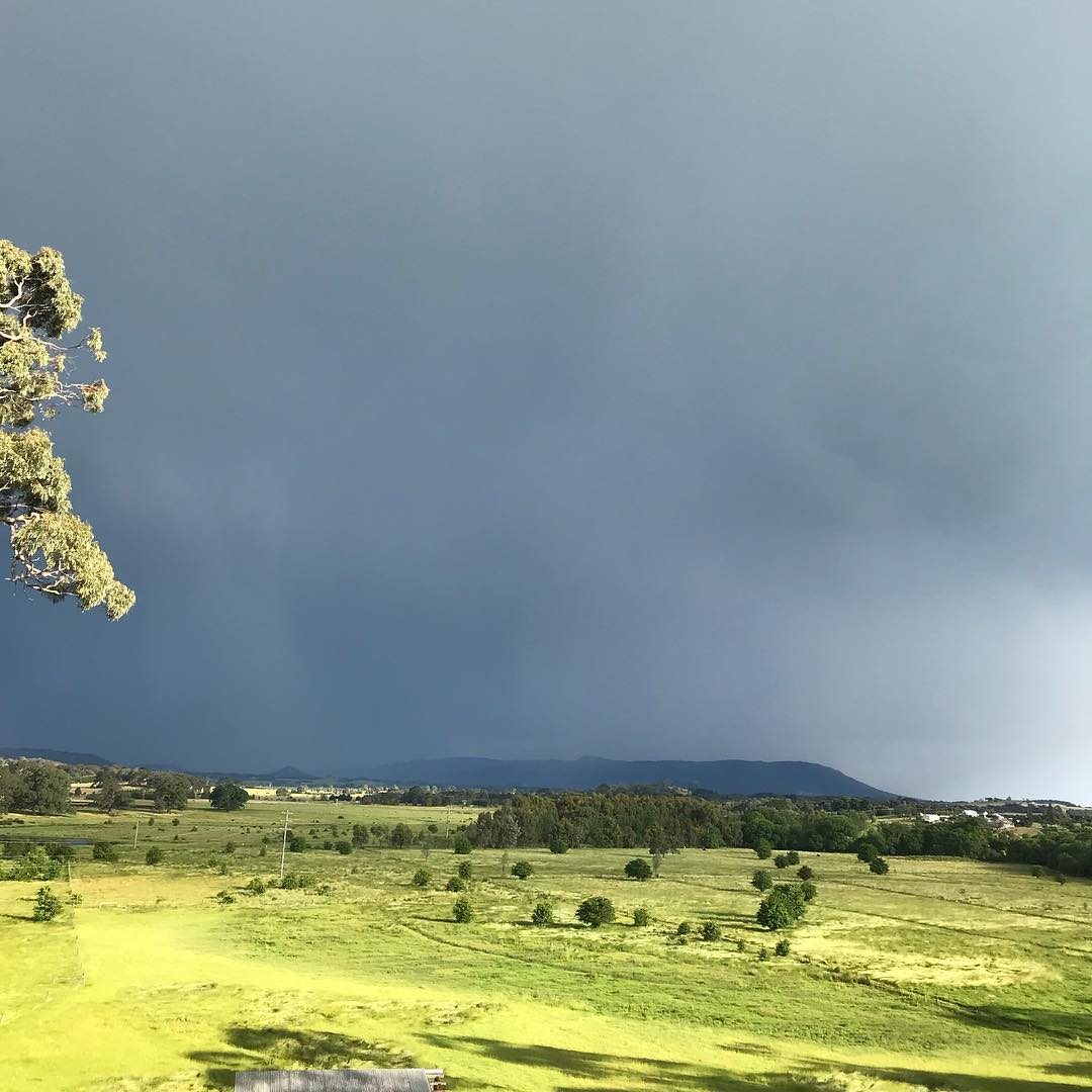 OZzeeGal's tweet photo. Yesterday > podjewellery: Angry sky...#Kyneton...#MacedonRanges #MountMacedon...#HangingRcok https://t.co/wu3x40dTeI 
This morning > bohemian_gatherer: #morningstorm over Mt Macedon. Mother nature always providing a show ⛈⛰... https://t.co/Clupmu4N3b ~ my lil cnr of the world. https://t.co/HVlwsMYeq3