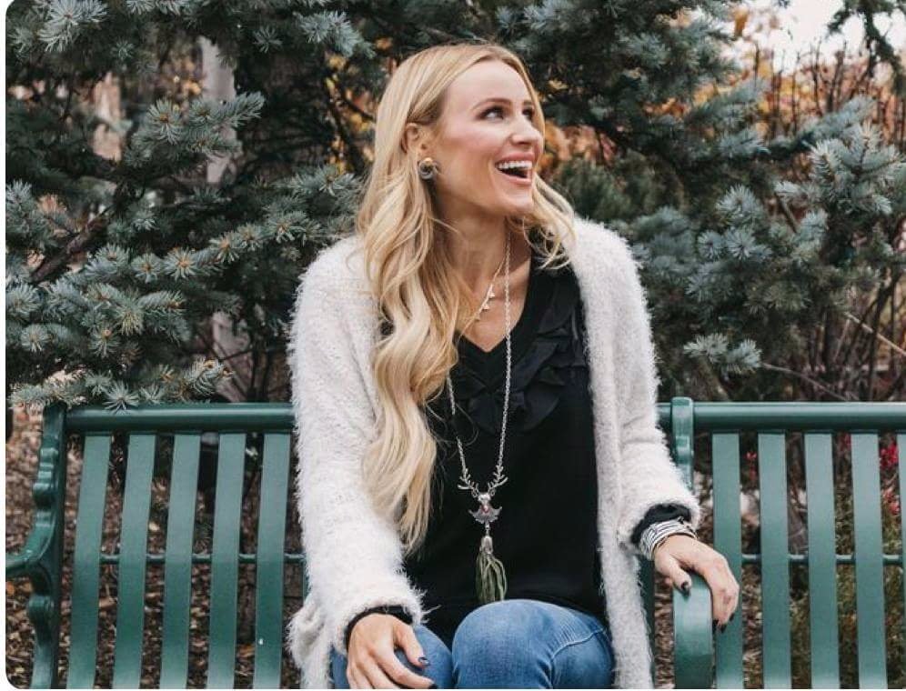 ReReHarber's tweet photo. Our Peggy necklace is perfect for the holidays! With a silver reindeer, and a festive red bead and green tassel it would make a perfect addition to your holiday gathering. https://t.co/GeDtzvJJRx