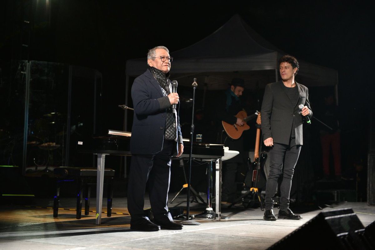 GobiernoCholula's tweet image. ¡Qué noche! Lo mejor es la voz de Armando Manzanero que se presenta, a los pies de la gran pirámide, en nuestra temporada cultural XXVI Vaniloquio #CholulaEstáBien