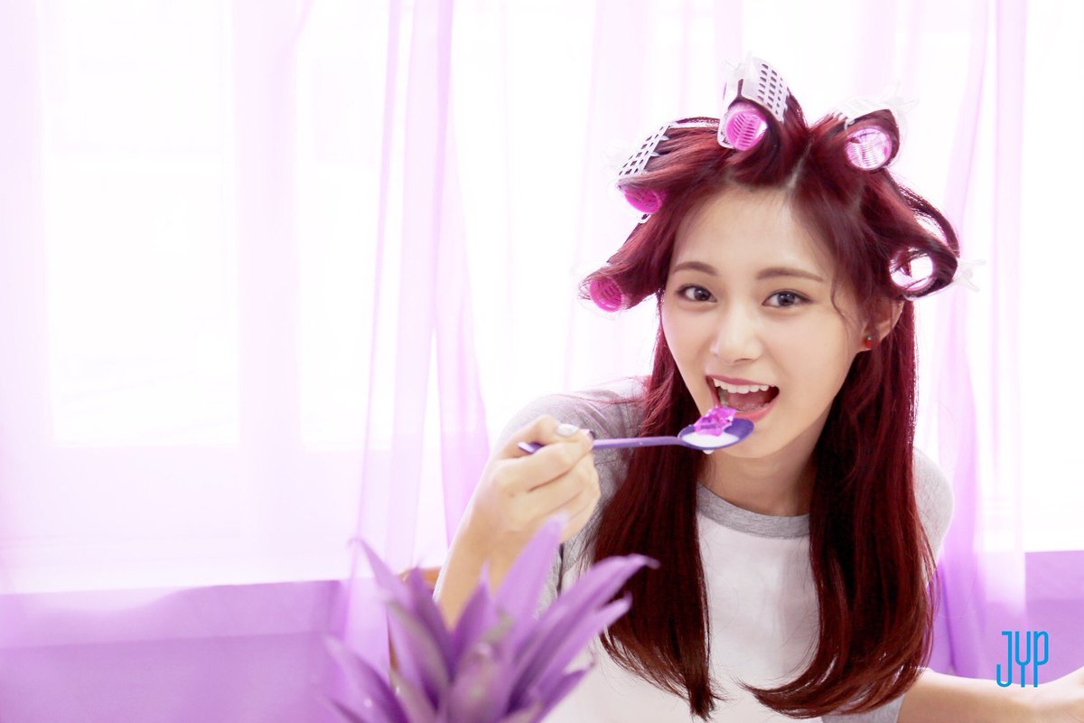 나오 Twitter પર Twice 顔当てクイズ Part4 次は目ですね 今回は特徴掴めればわかる 前回はonceのみんな当ててくれてなんか嬉しかった 笑 当たってる人のコメにいいねします 前回の答えは二枚目に貼ります わかった人rtかいいね Twice顔当てクイズ