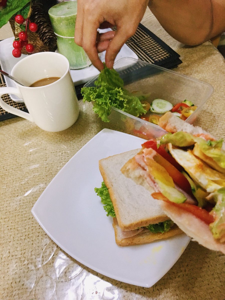 kmonroyo_'s tweet image. Ham &amp;amp; Egg Sandwich for breakfast!👌 #engsherep #kemiAtHome