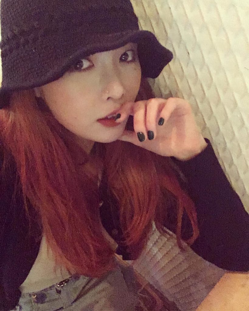 arshnxtrnl's tweet photo. #HSVlog #Confriendster
/Menghidupkan kamera/ /bersiap siap untuk melakukan vlog/
Hello guys! Hyuna disini
Jadi hari ini kita berdua @cloudximo bakal hangout bareng. Belum tau sih mau kemana kkk~ si sungwoon juga belom selesai mandi keknya. Dia kalo dandan emang lama- https://t.co/Hj669fklLc