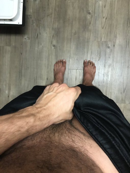 #nakedsunday flash 😜 https://t.co/2mmLwNj2t5<a href="/tag/nakedsunday"class="tags">#nakedsunday</a>