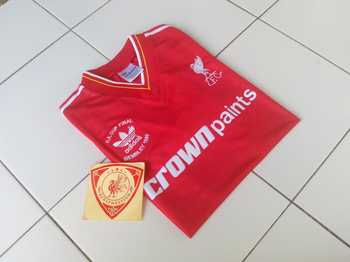 Redsphassion's tweet photo. @BeritaLFC #RetroLFC Home 86 Final Wembley (Crownpaints) 165K Grade AAA • size S M . #YukOrder 👉 WA 085740054154 / BBM 2A2FBF15 https://t.co/my789g55Ee
