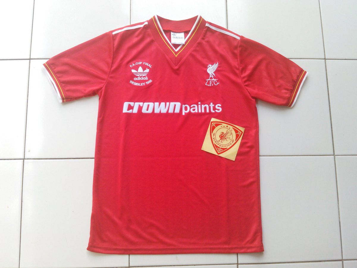 Redsphassion's tweet photo. @BeritaLFC #RetroLFC Home 86 Final Wembley (Crownpaints) 165K Grade AAA • size S M . #YukOrder 👉 WA 085740054154 / BBM 2A2FBF15 https://t.co/my789g55Ee