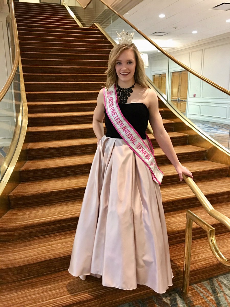 antso_ptqueen's tweet photo. Last night as an ANTSO National Titleholder - fun night at Queen's Ball. @officialANTSO @FieldsRylea https://t.co/zm9XNHbye3