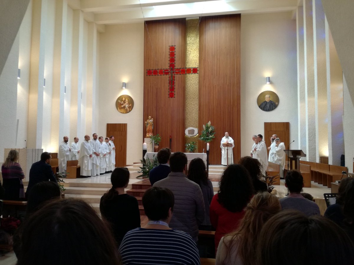 AC1868's tweet photo. Nella solennità di Cristo Re, Don Marco #Ghiazza ha invitato ad avere l'orecchio teso verso la Parola e verso i più piccoli e amalgamare la voce di una con l'altra
#AscolarePerCamminare #ProntiaScattare https://t.co/uJwlvDrDao