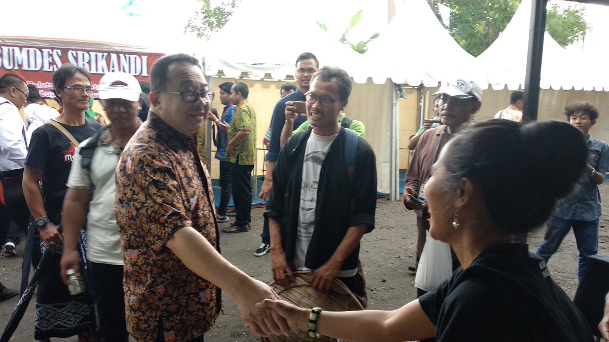 wlaharwetan's tweet photo. Selamat&sukses Pemdes @Panggungharjo_ atas terselenggaranya
#RembugDesaNasional2017 #RDN2017 #panggungharjo #DesaMembangunIndonesia #kemendespdtt @DitjenPKP @DirjenPPMD @anwsanusi @Rhenald_Kasali @taufikmadjid71 #3thUUDesa https://t.co/cU3h5DHiDE
