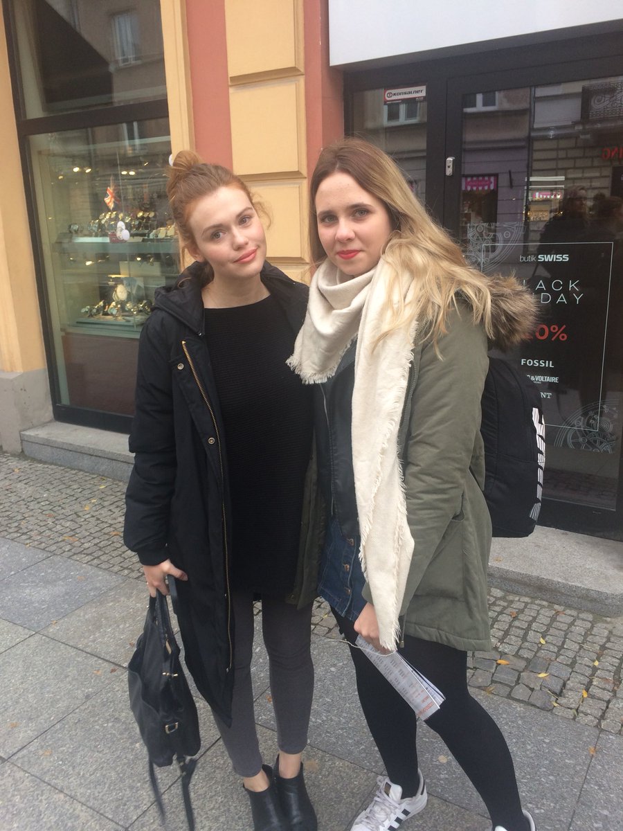 HRodenPOL's tweet photo. [INFO] Kochani wlasnie spotkalam Holland. Wyszlysmy z naszego hotelu i przeszła dosłownie koło nas😭😭❤️ https://t.co/tiTmJJnqvV