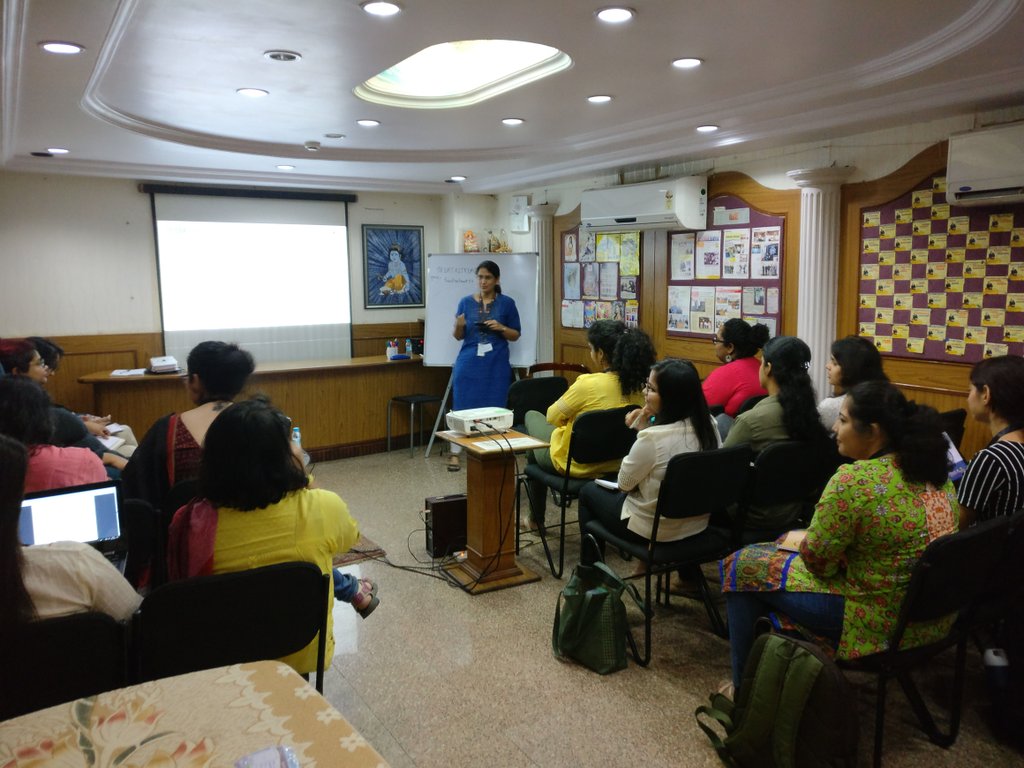 inhouseconomist's tweet photo. Our #seminar2017 kicks off with a keynote address in #qualitative #research methods https://t.co/iVsABNJrSb