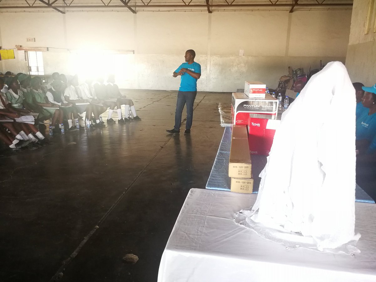 kudagara's tweet image. @ Zimbabwe Scholarship Institute in Chitungwiza. I had a great time sharing my life story with the future leaders of Africa