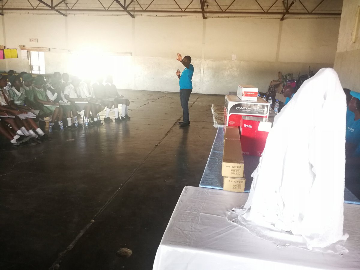 kudagara's tweet image. @ Zimbabwe Scholarship Institute in Chitungwiza. I had a great time sharing my life story with the future leaders of Africa