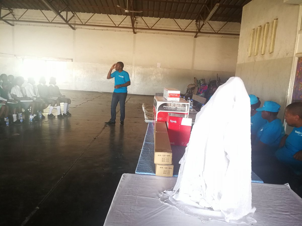 kudagara's tweet image. @ Zimbabwe Scholarship Institute in Chitungwiza. I had a great time sharing my life story with the future leaders of Africa
