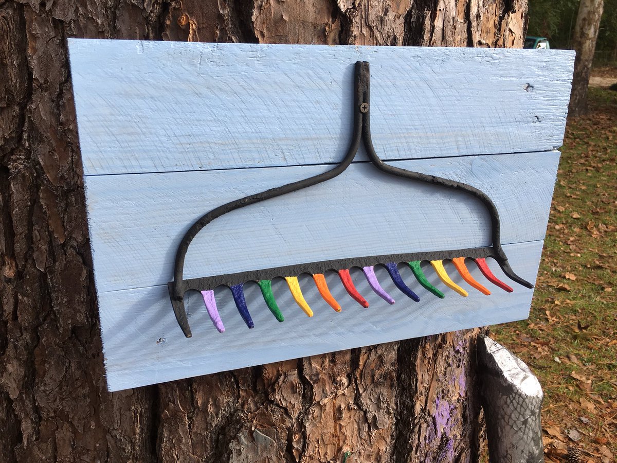 Love this rake wine glass holder I made