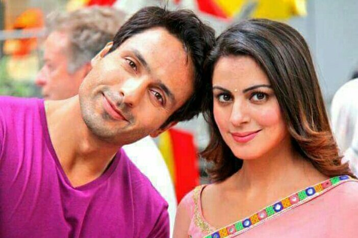 zhikita_Rode's tweet photo. #ASD2017 😍 x fin empezó el  hermoso reportaje . Saras y Kumud - Tumhari Pakhi . tiene Razón esta no tienen Morbo 😜 https://t.co/K3ZaTLfPhv