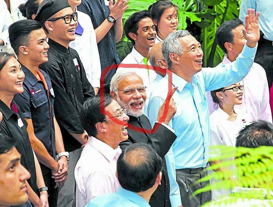 sanjivbhatt's tweet photo. Oh that endearingly fake laughter to join in with everyone, while posing for the camera...  😂 https://t.co/ihHFTYTXvU