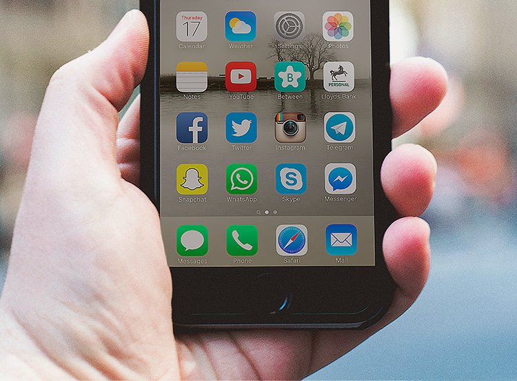 RELEVANT's tweet photo. Here's why you should take a break from social media for a bit: https://t.co/H859ehzOiA https://t.co/yChVsGPR84