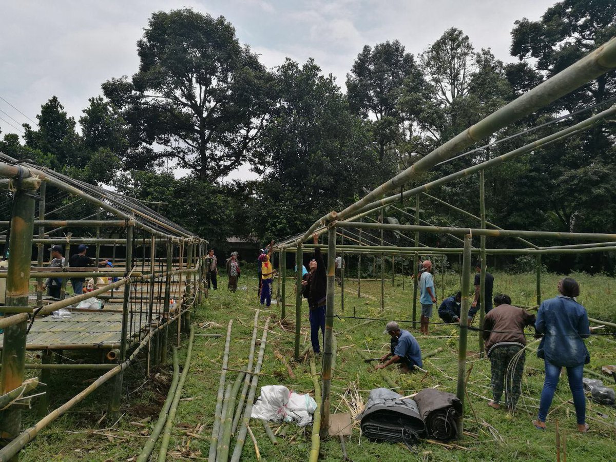 Bnpb Indonesia Pa Twitter Masyarakat Desa Besakih Secara Mandiri Membangun Tempat Pengungsian Di Lapangan Upt Pertanian Di Desa Rendang Ini Contoh Model Kemandirian Masyarakat Yg Sangat Bagus Yuk Untuk Masyarakat Desa Lainnya