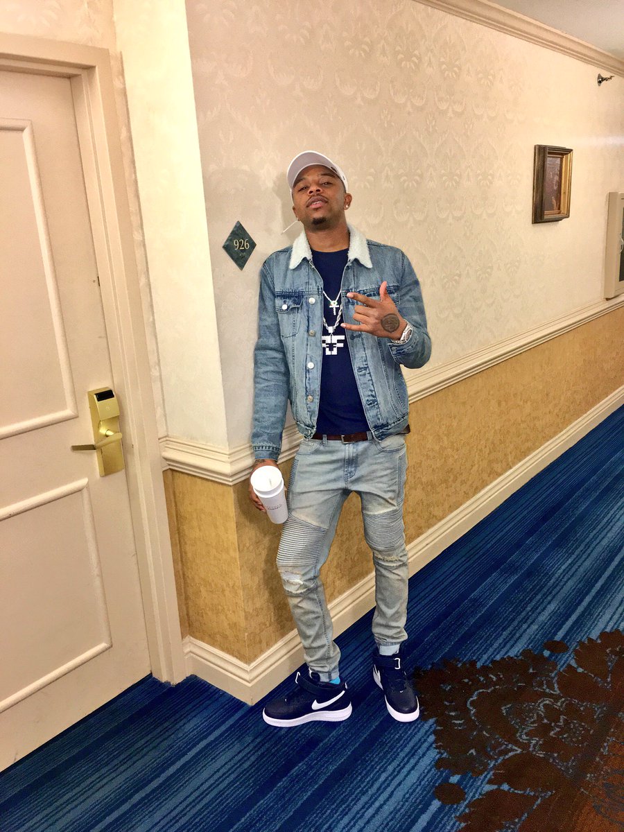 DeSoFlyy's tweet photo. I’m Older Than 21 You Fucking With A Savage Hoe #DoubleF #RedBudBaby https://t.co/tXFaMaLkaC