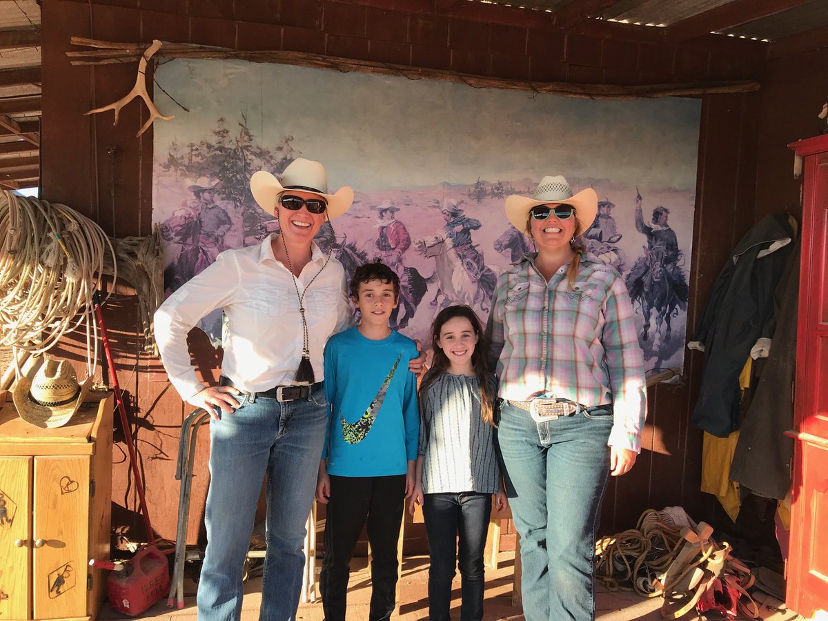 HeidiBegeot's tweet photo. Fun afternoon with these buckaroos!
.
#ponyride
#mtmranch
#livewell https://t.co/ONy87TAHeb