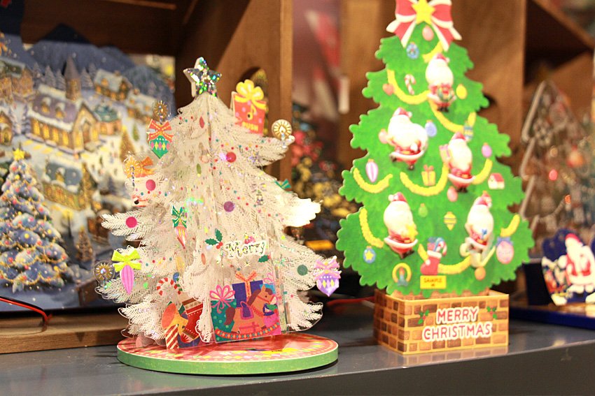 ট ইট র 西武渋谷店 ロフトのクリスマス 彡 Enjoy Your Holidays 渋谷ロフトには クリスマスにお部屋を飾るアイテムや ラッピンググッズなど ホリデーシーズンを盛り上げるアイテムが勢ぞろい 飾り付けても可愛いクリスマスカードや 大小さまざまな