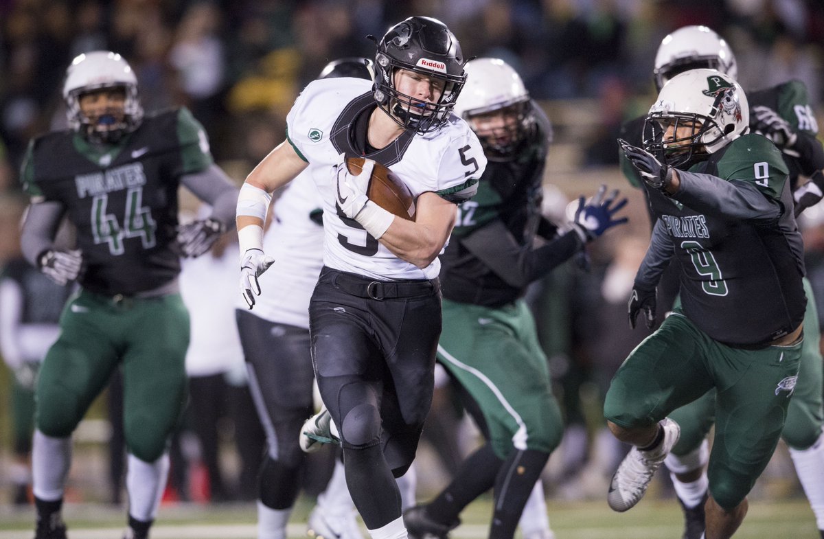KCStarShane's tweet photo. #StaleyFootball #SHSFalcon 36-35 win for state championship. Gallery of photos.
https://t.co/ytWwcIZJ58
@KCStar https://t.co/xXOswCwtTj