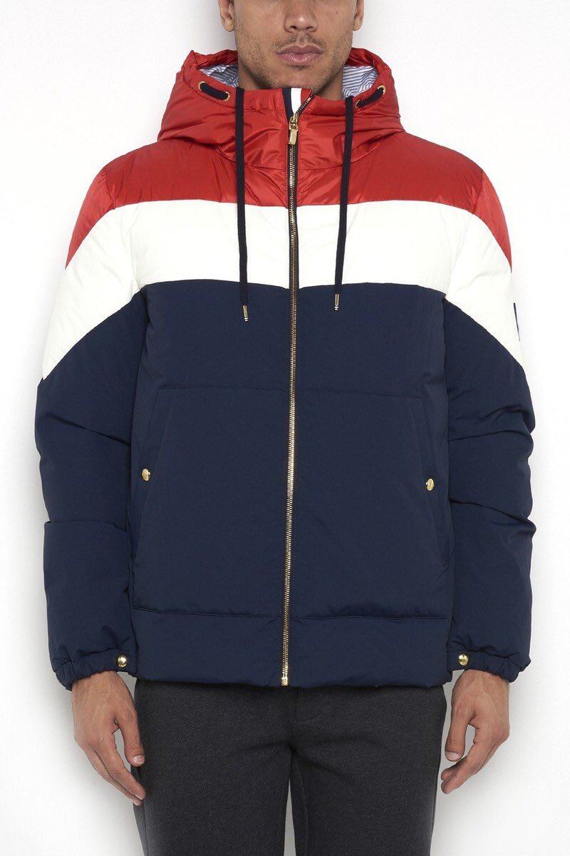 [#라이관린]
171126 인천공항 입국

브랜드 : MONCLER
품명 : 17FW Hooded zipped bomber jac
가격 : ₩1,494,000

(reebonz.co.kr/products/28552…)