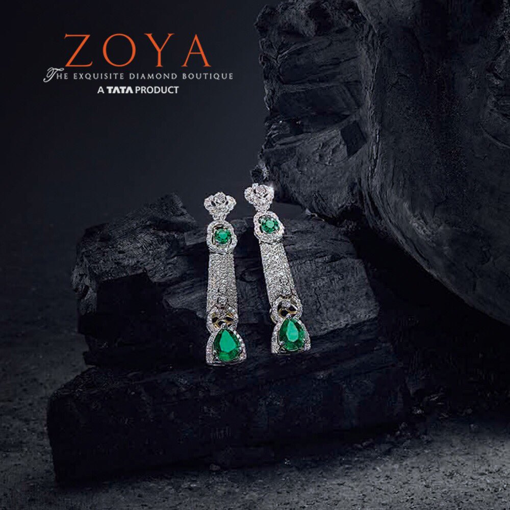 ZoyaJewels's tweet photo. This pair of yellow and white gold earrings embellished with brilliant diamonds and emeralds brings forth the magic of the Pont Des Arts. https://t.co/P1ecFvErS2