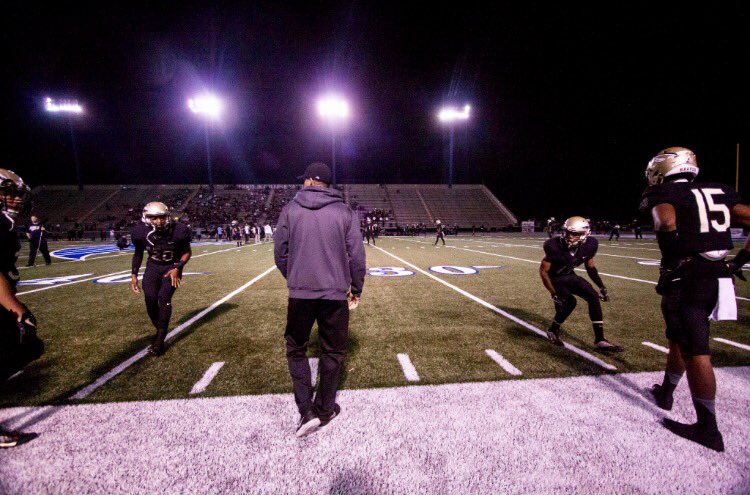 ColinLockett15's tweet photo. I keep a few dogs with me 😤 #CoachLock #BoscoFootball https://t.co/ZOy02GkGjo