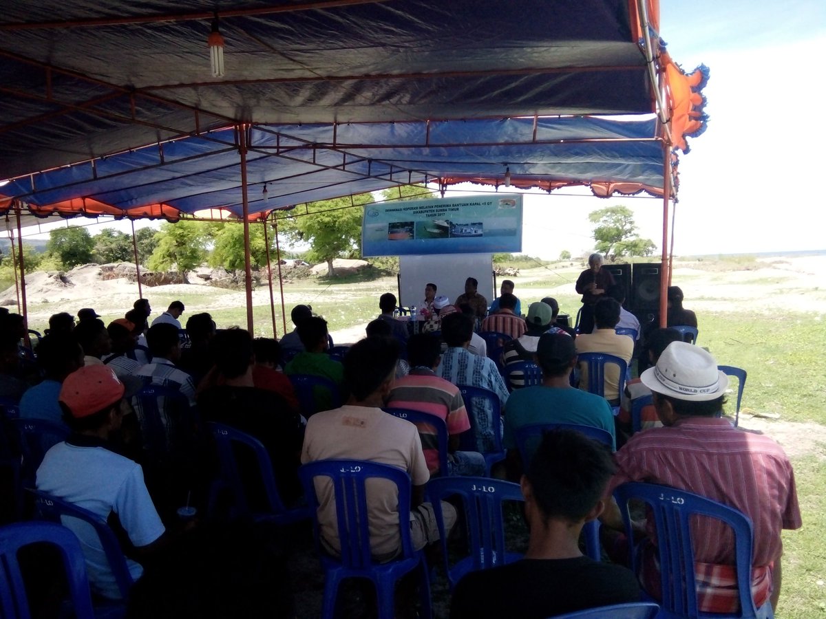 sepry_b's tweet photo. Desiminasi Koperasi Nelayan Penerima Bantuan Kapal < 5 GT di SKPT kab.Sumba Timur #AKSIPPB #SUMBATIMUR @susipudjiastuti      @BudidayaKKP @fisheris_ @puslatluhkp @dpp_ipkani @ukifrits https://t.co/fCpHFQ1hTm