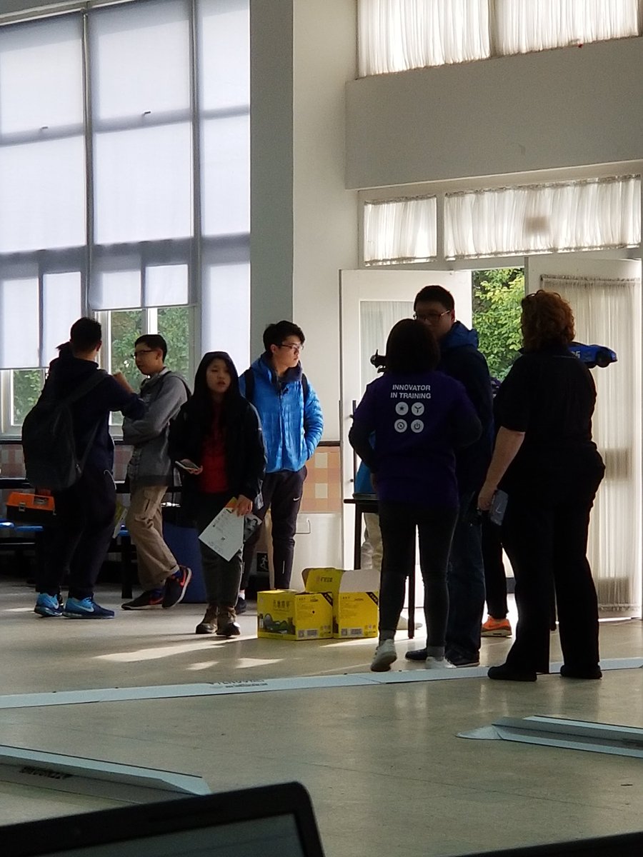 Ten80Ed's tweet photo. Shanghai students smile for the camera after the first round of projects in the International Innovators in Training Tour! Chinese teams will compete in this year’s National STEM League Finals in the USA! #Ten80Ed #STEMPartners #NationalSTEMLeague #CTEQ #STEM #China https://t.co/f4muzvghqw