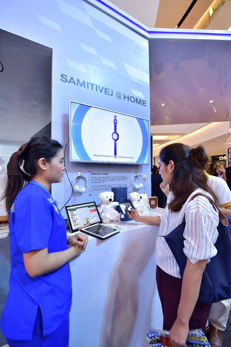 SansiriPLC's tweet photo. มาพบกับ Samitivej @ home กับ Wearable Device สายรัดข้อมือสำหรับลูกค้า ส่งสัญญาณขอความช่วยเหลือได้ตลอด 24 ชั่วโมง กันได้ที่โซน #SiriLifeTech วันสุดท้ายแล้ว! ในงาน Sansiri Life Comes Home 2017 ที่แฟชั่นฮอลล์ ชั้น 1 สยามพารากอน https://t.co/8Ei8yP6G9Q #LifeComesHome2017 https://t.co/OhqNtqUb2d