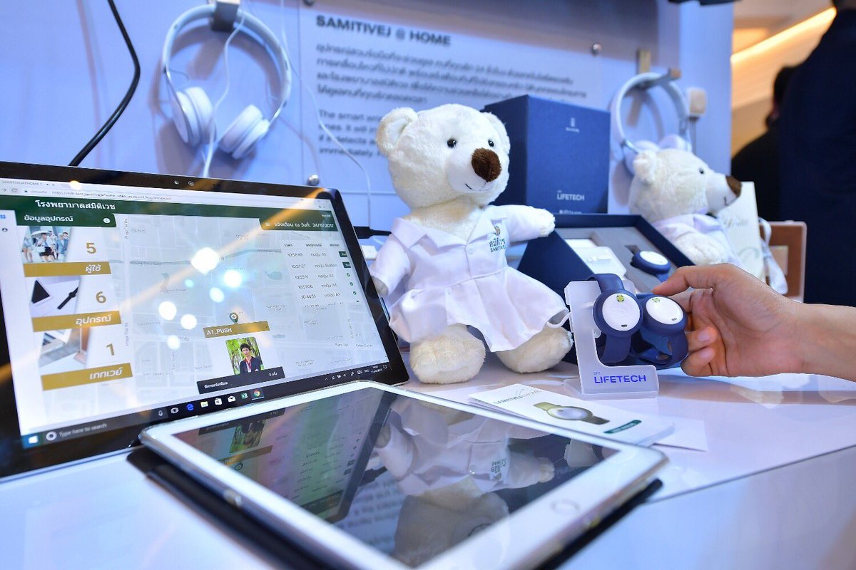 SansiriPLC's tweet photo. มาพบกับ Samitivej @ home กับ Wearable Device สายรัดข้อมือสำหรับลูกค้า ส่งสัญญาณขอความช่วยเหลือได้ตลอด 24 ชั่วโมง กันได้ที่โซน #SiriLifeTech วันสุดท้ายแล้ว! ในงาน Sansiri Life Comes Home 2017 ที่แฟชั่นฮอลล์ ชั้น 1 สยามพารากอน https://t.co/8Ei8yP6G9Q #LifeComesHome2017 https://t.co/OhqNtqUb2d