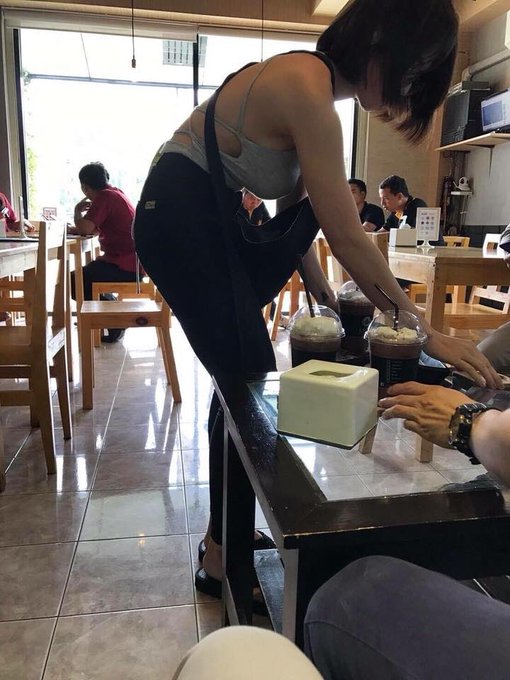 PELAYAN SEKSI