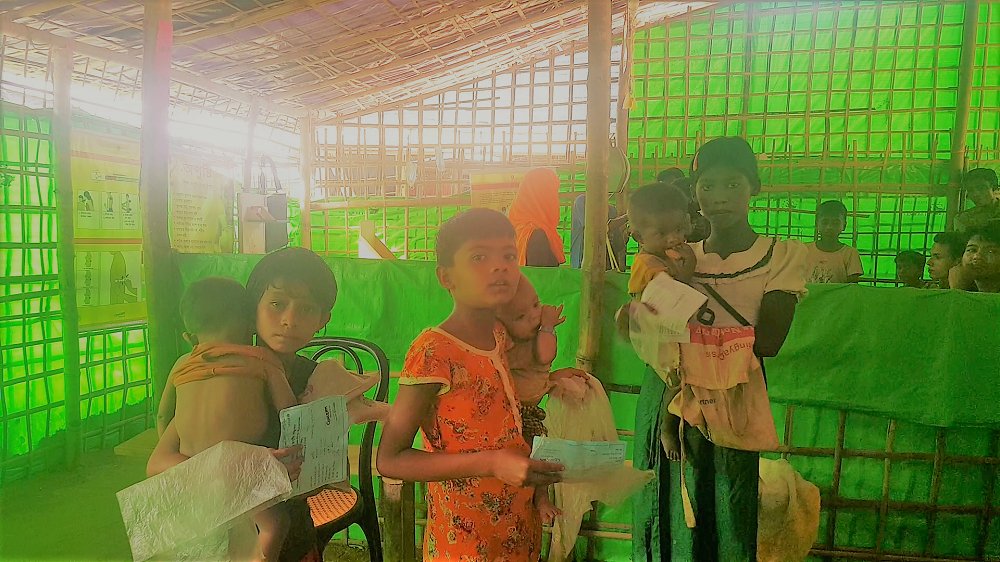 UNICEFBD's tweet photo. Today is the last day of #NutritionActionWeek at the #Rohingya refugee camps! Lots of older brothers and sisters brought their baby siblings for these essential services. https://t.co/H1W0QG0Gcq