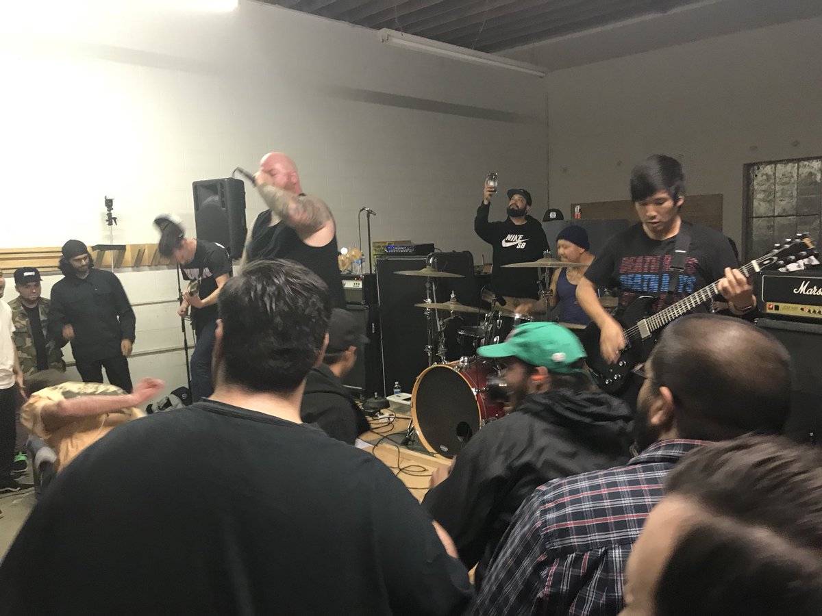 DeadHeat805's tweet photo. Retaliate is da best #oxnardhardcore https://t.co/hN5Vzzp3pH