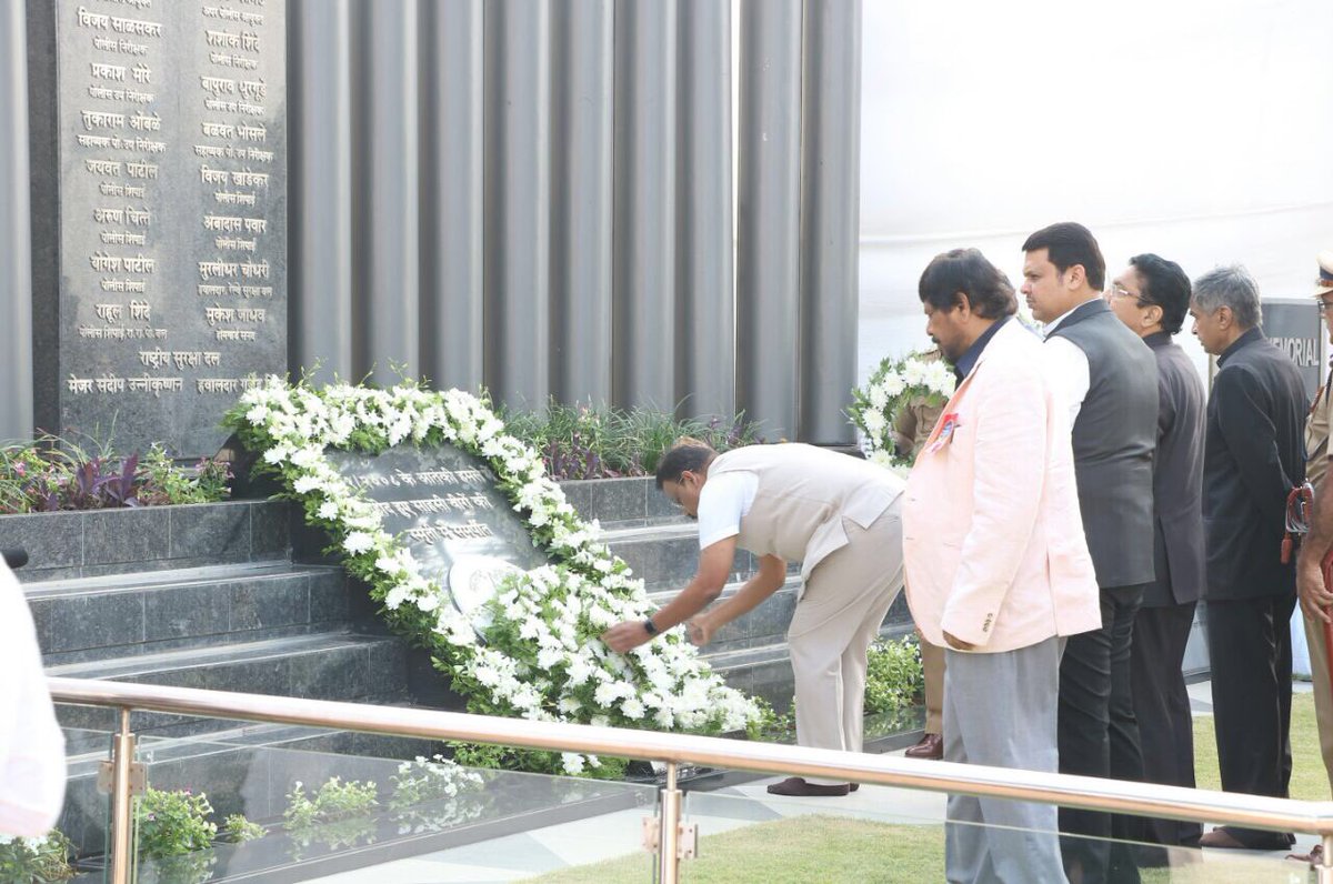 TawdeVinod's tweet photo. Paid my tributes to the brave men of the Police force who laid down their lives to protect #Mumbaikars during the dark hours of #MumbaiTerrorAttack. https://t.co/JTA28L4lke