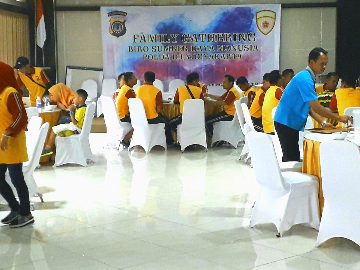 Family Gathering POLDA DIY
~Umbul Sidomukti~
At hall sindoro 08.12 a.m
Breakfast setelah jalan santai #umbulsidomukti
#umbulsidomuktisemarang #wisatahits #wisatajateng #wisata #wisataindonesia #mytripmyadventure #lfl #pesonaindonesia #hitssemarang #kabsemarang #amazingplaces