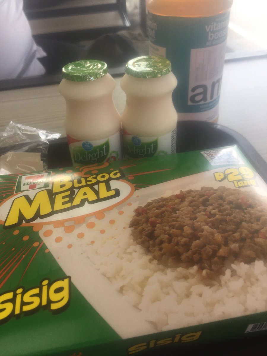 IschyrosEros's tweet photo. Bago pumasok sa work... Lunch tayo guys @711philippines #BusogMeal Sisig at @vitaminboost pero walang @YakultPH kaya #DutchMillDelight na lng... 😊☺️😊☺️ https://t.co/RAZXU0hlb6