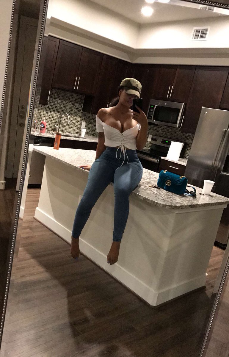 thctmami's tweet photo. 🖤🖤 https://t.co/avwdEHZH4p
