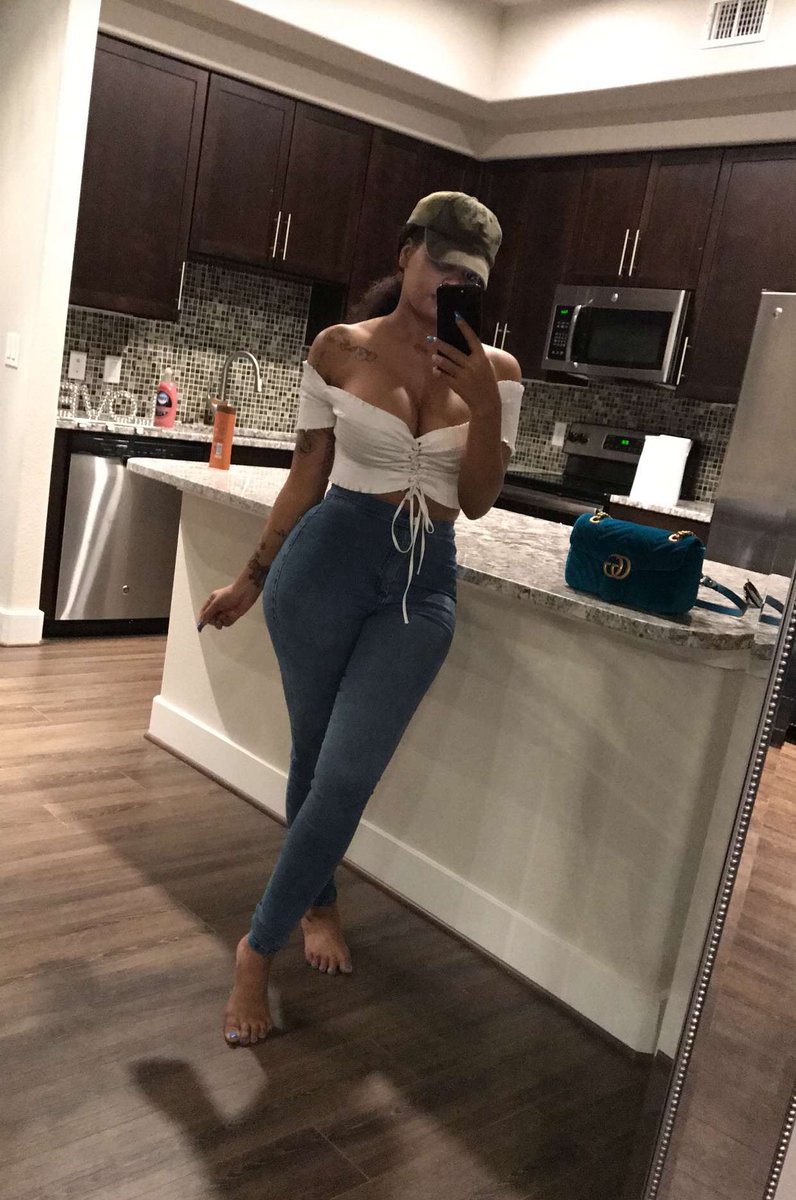thctmami's tweet photo. 🖤🖤 https://t.co/avwdEHZH4p