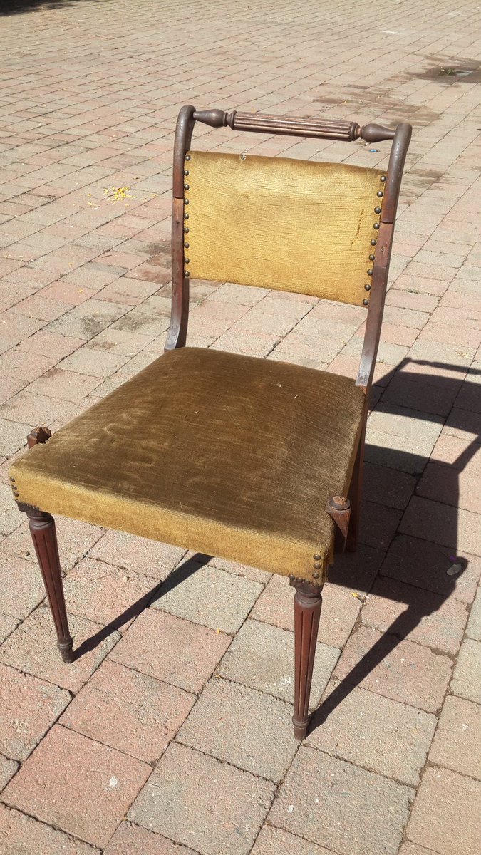 kutalizondo's tweet photo. Looking for someone who repairs antiques #theblackconnect #chairtweeter #anyonewhocanhelp https://t.co/cPbV26TKow